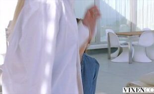 imagem de miniatura referente a previa do filme Video porno Magrinha ninfeta gostosa tarada dando para seu amigo cacetudo