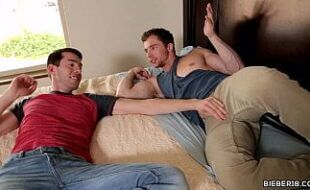 imagem de miniatura referente a previa do filme Punheta de video porno gay safado transando com seu vizinho caiu na net
