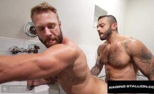 imagem de miniatura referente a previa do filme Sexo gay entre colegas de trabalho no banheiro